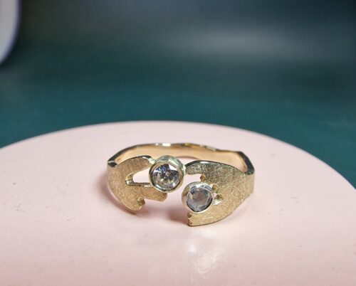 Geelgouden Zeewier ring met eigen diamanten en eigen oud goud vervaardigd. Oogst Original maatwerk variatie. Statement ring.