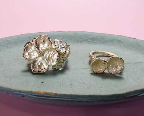 Japonais ring en een Zwammen ring van eigen goud vervaardigd. Maatwerk variatie op een Oogst ontwerp. Speelse en vrolijke ringen uit het Oogst atelier.