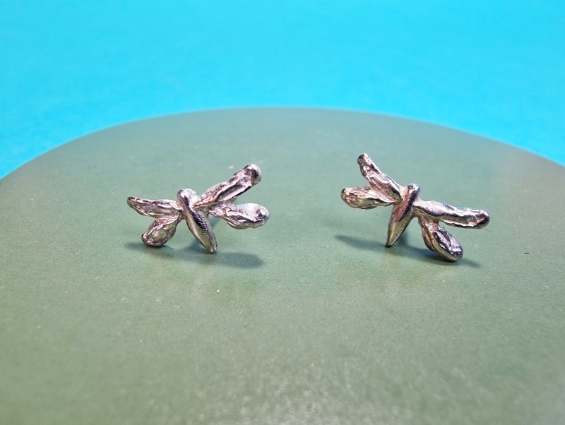 Silver ear studs dragonfly from the Insects series. Design by Oogst in Amsterdam.