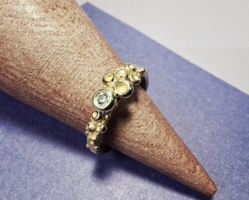 Perziken ring in roségoud met diamant in boleet zetting. Verfijnde organische ring uit het Oogst atelier.