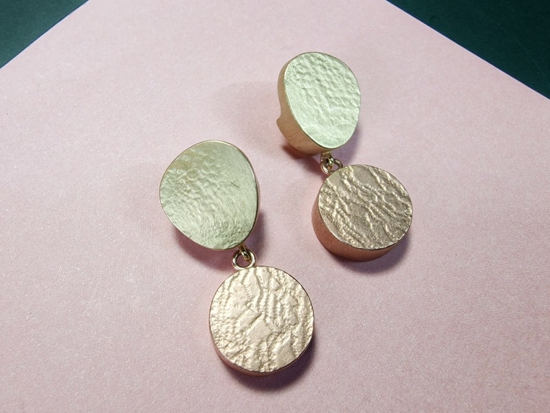 Rose gold and yellow gold 'Boxes' earrings. Bold pair with texture and studs. Design from our Japonais series, created by the Oogst goldsmith studio in Amsterdam.