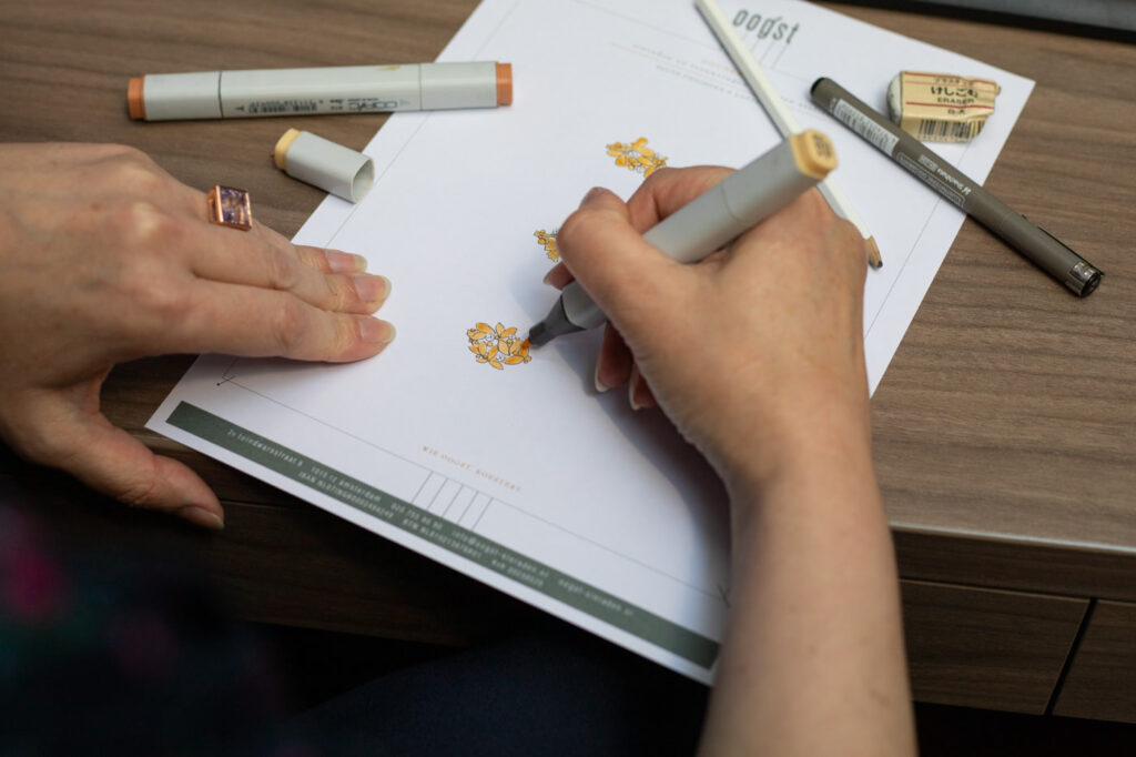 Schetsen maken van een Oogst maatwerk sieraad.
