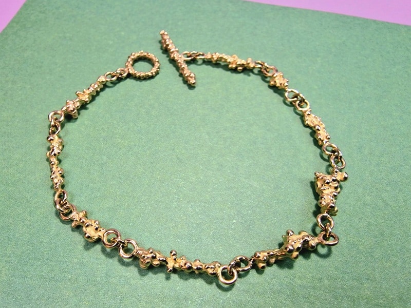 Yellow golden 'Berries' bracelet. Elegant and timeless bracelet designed & created by Oogst goldsmith studio in Amsterdam.