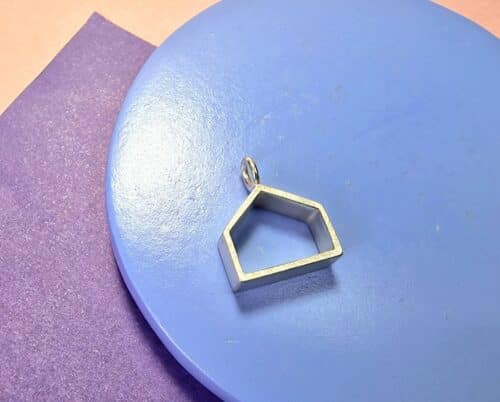 Zilveren Huisje hanger. Strakke huis contour. Oogst ontwerp & creatie.